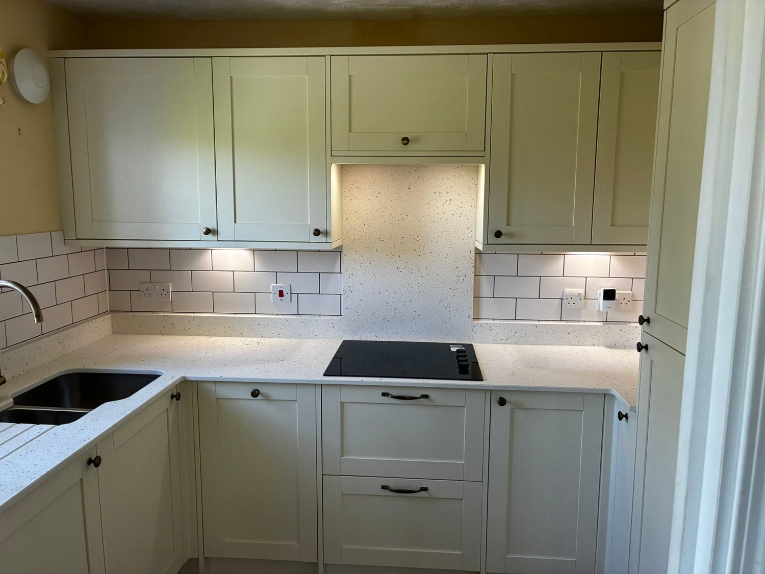 Cream shaker kitchen with metro tiles and quartz worktop